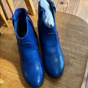 NIB True Craft Cobalt Blue Crocodile-Patterned Women’s Boots 7M